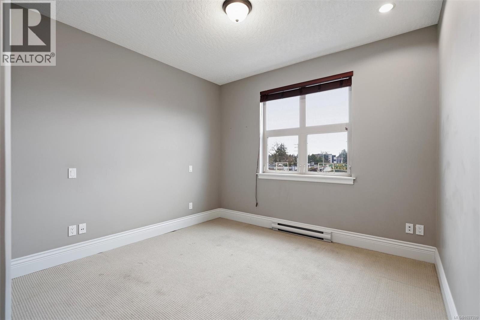 300 755 Goldstream Avenue, Langford