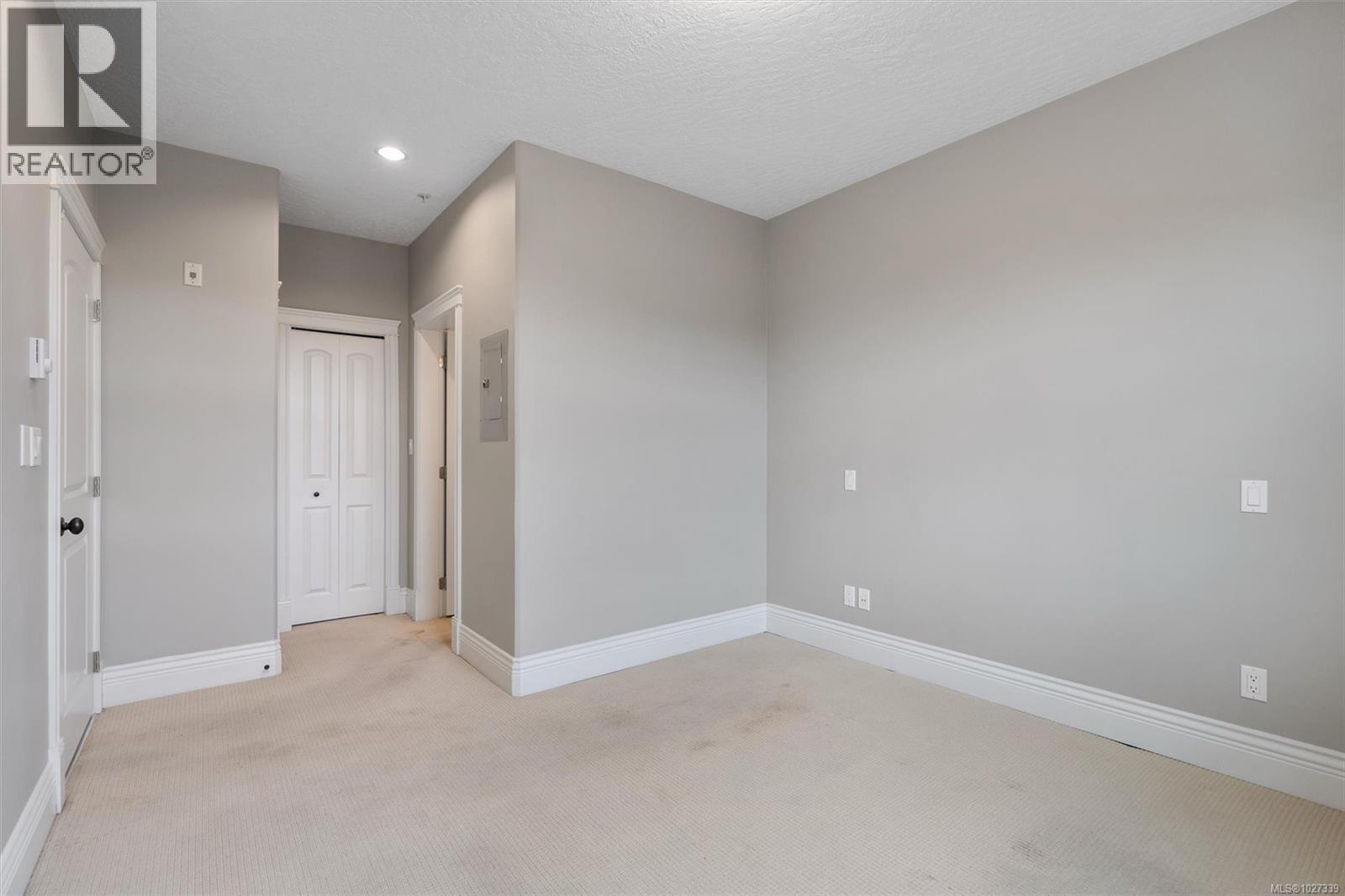 300 755 Goldstream Avenue, Langford