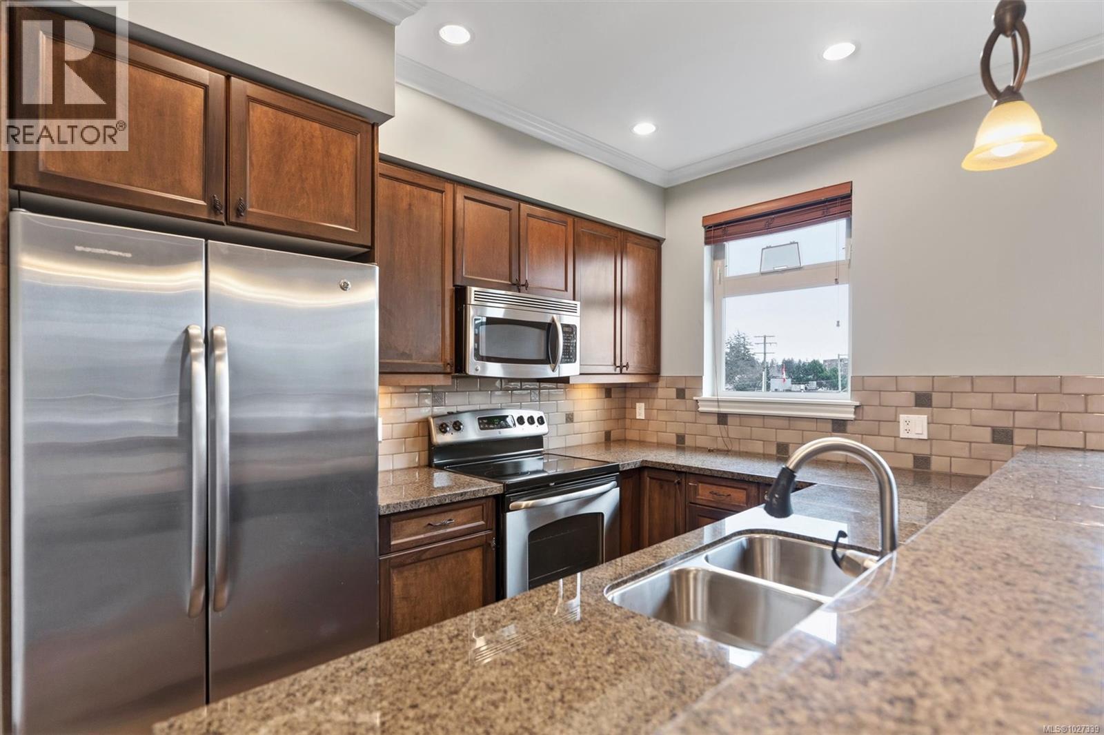 300 755 Goldstream Avenue, Langford