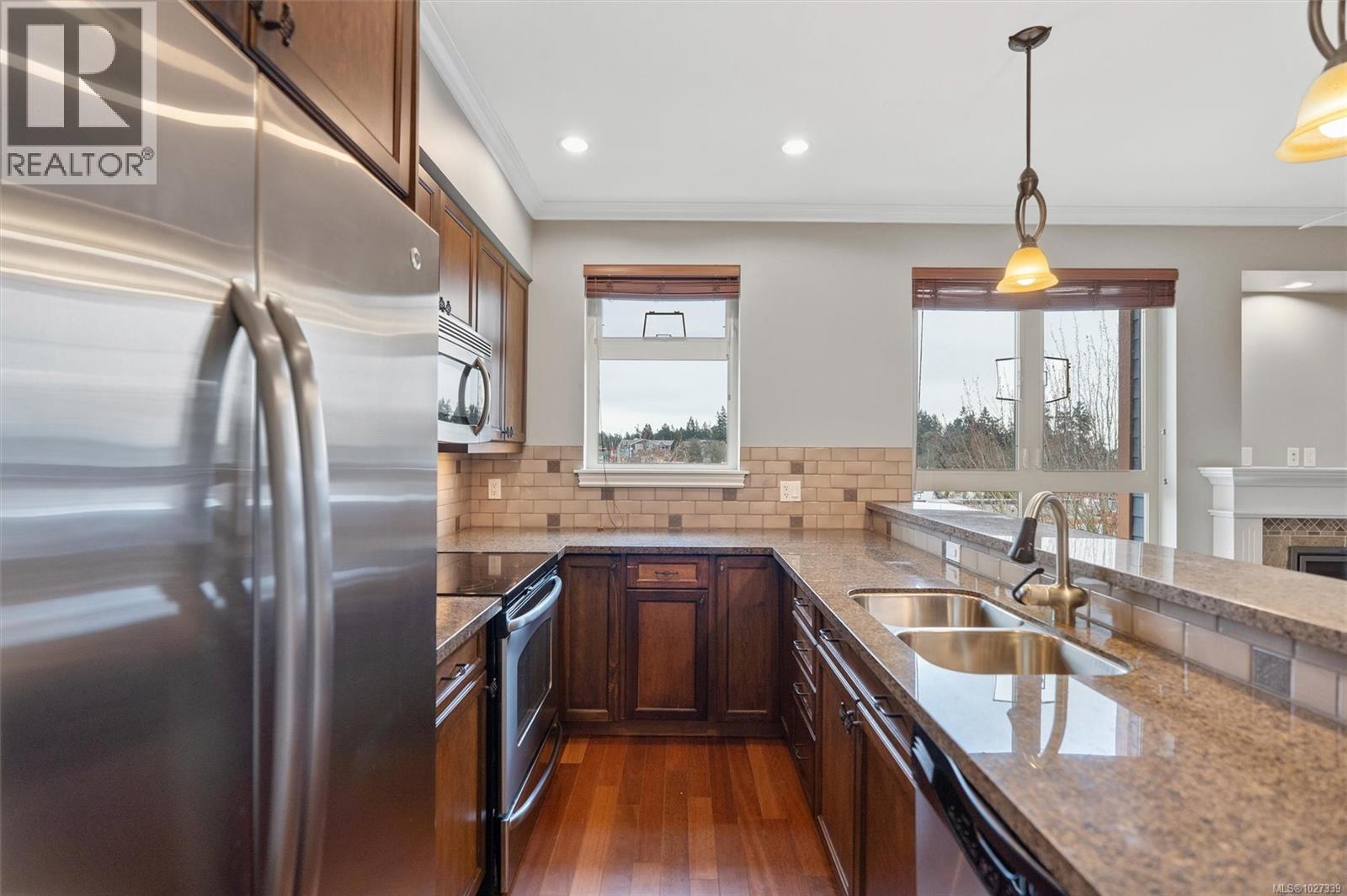 300 755 Goldstream Avenue, Langford