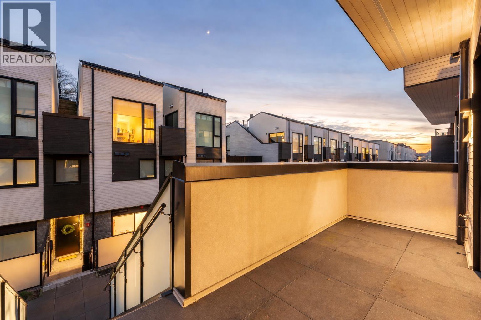 223 650 E 2ND STREET, North Vancouver