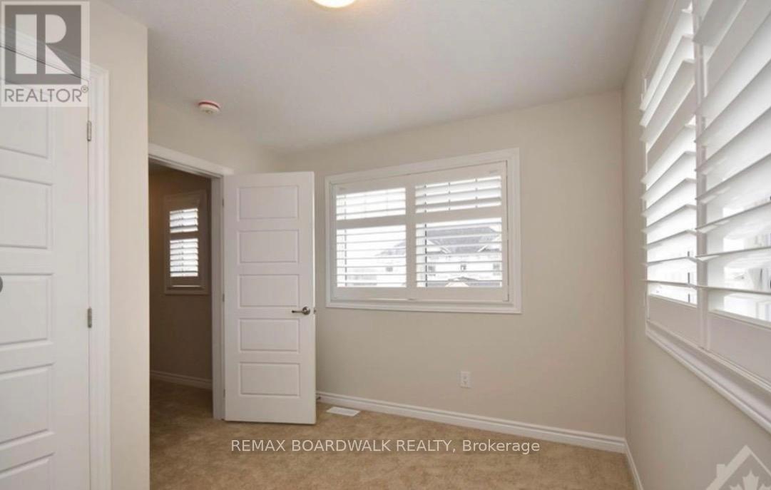 741 DERREEN AVENUE - 18