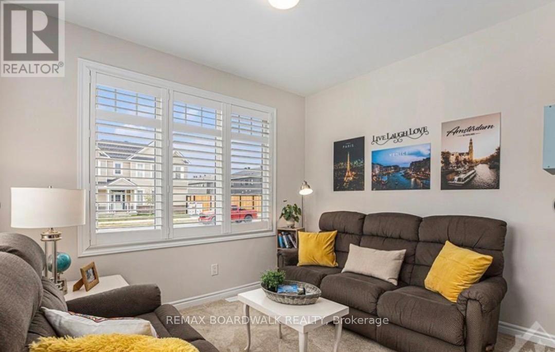 741 DERREEN AVENUE - 4