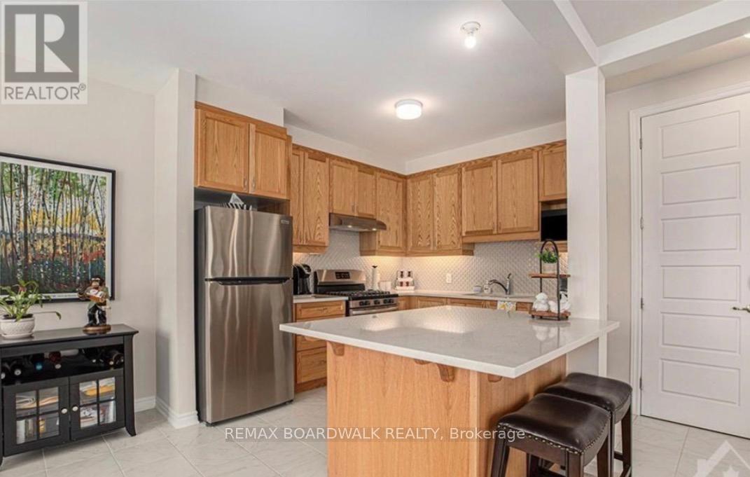 741 DERREEN AVENUE - 7