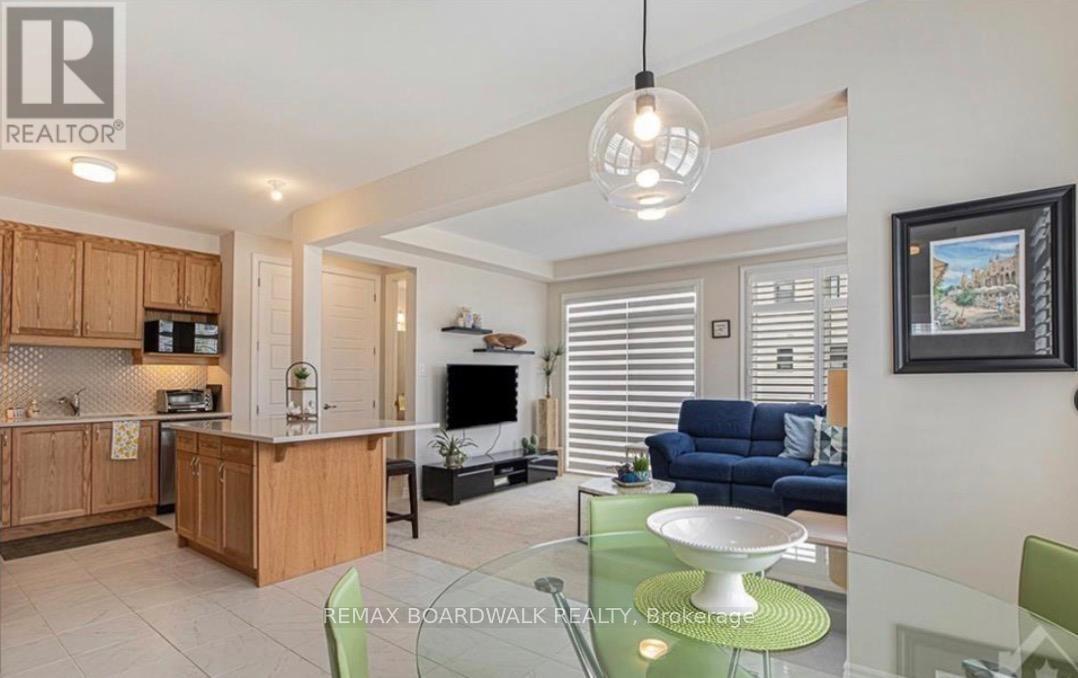 741 DERREEN AVENUE - 9