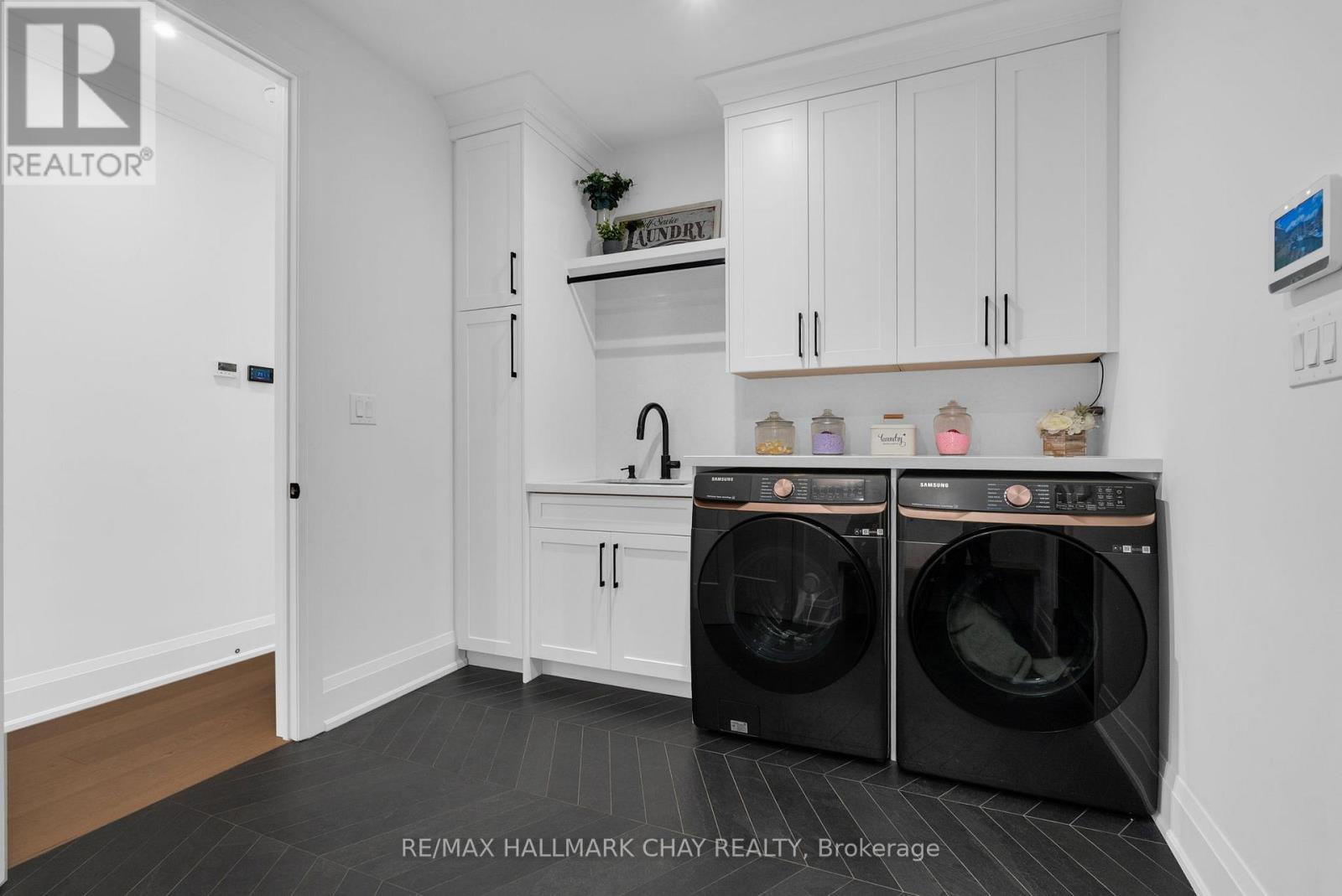 Mudroom / Laundry w/sink