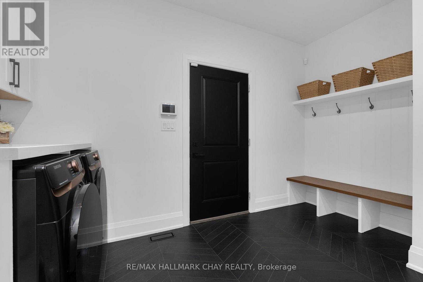 Mudroom / Laundry w/Garage Access