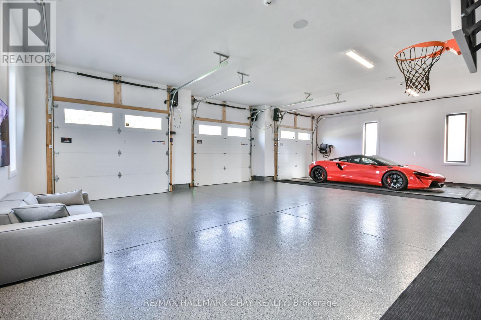Stunning Triple Garage for 5 Vehicles