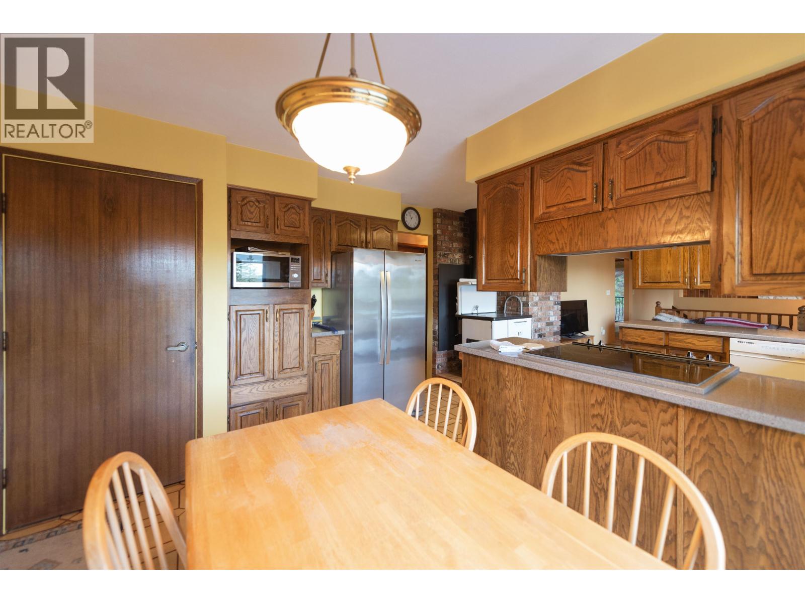 8846 REDROOFFS ROAD, Halfmoon Bay