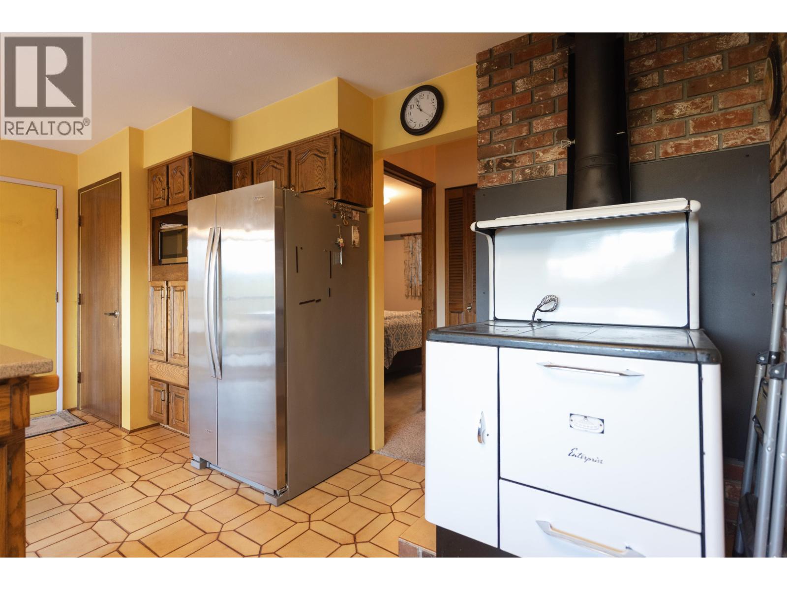 8846 REDROOFFS ROAD, Halfmoon Bay