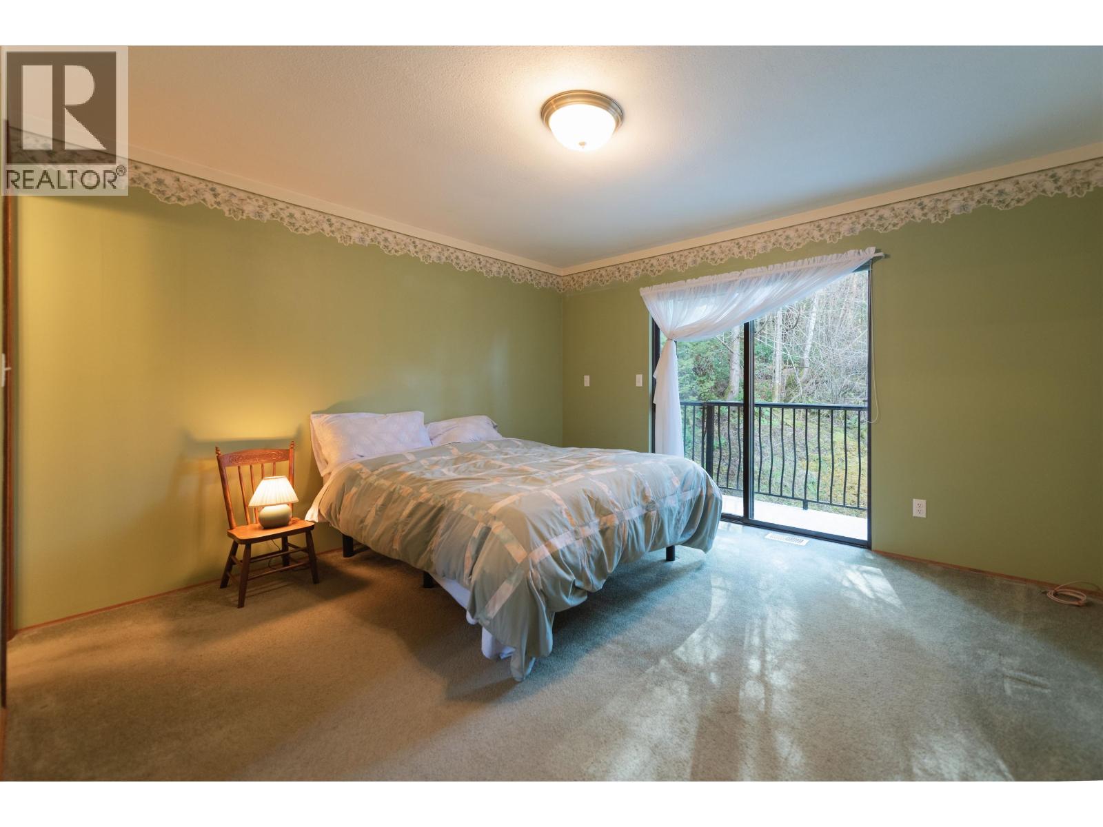 8846 REDROOFFS ROAD, Halfmoon Bay