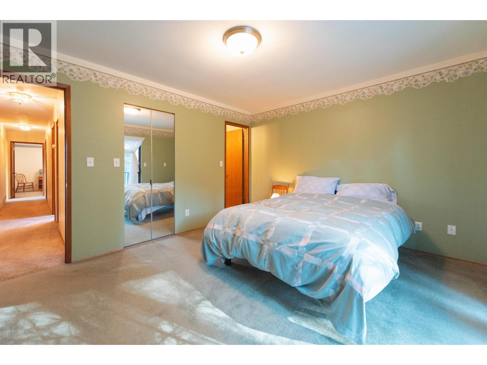 8846 REDROOFFS ROAD, Halfmoon Bay