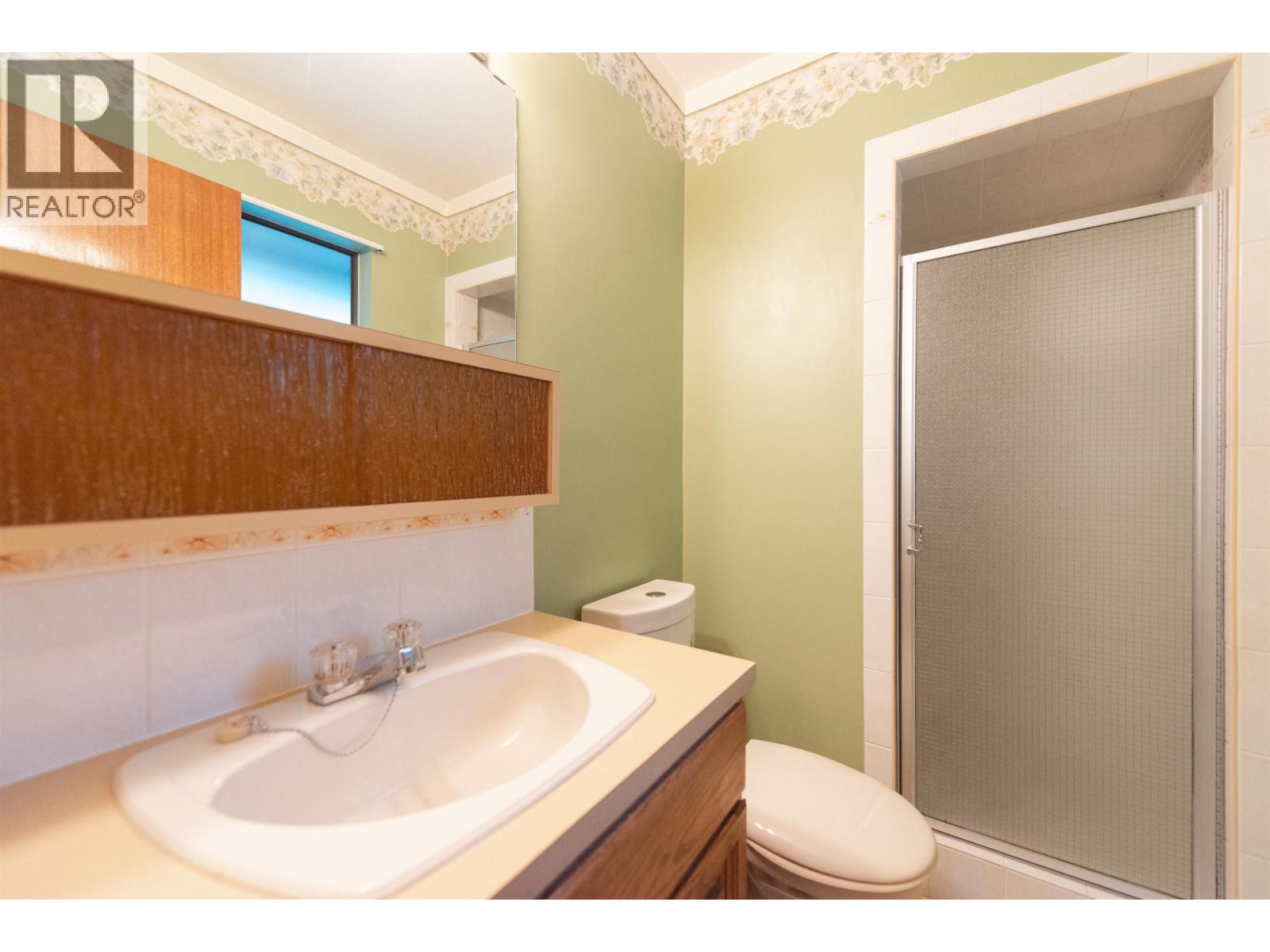 8846 REDROOFFS ROAD, Halfmoon Bay