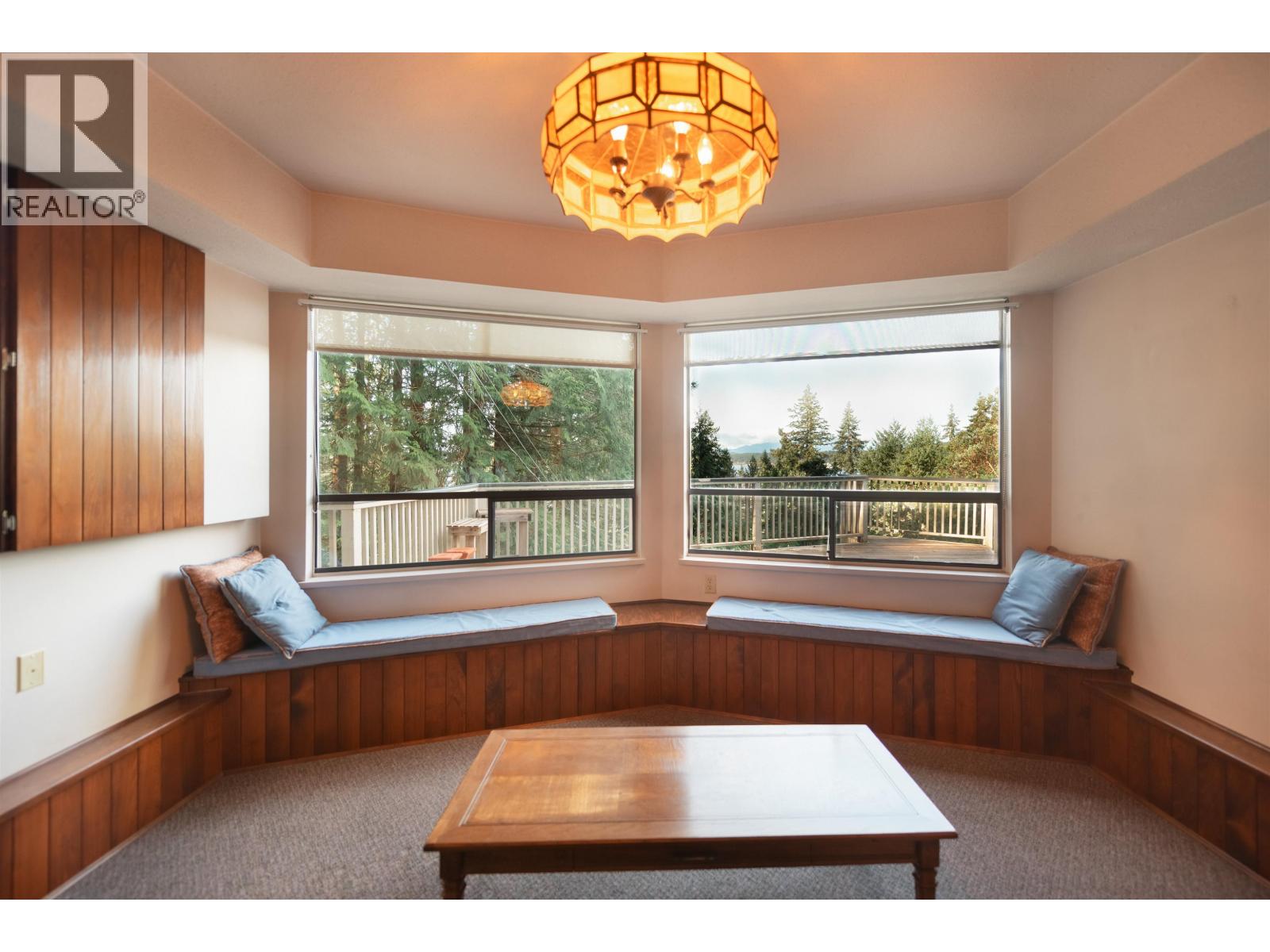 8846 REDROOFFS ROAD, Halfmoon Bay