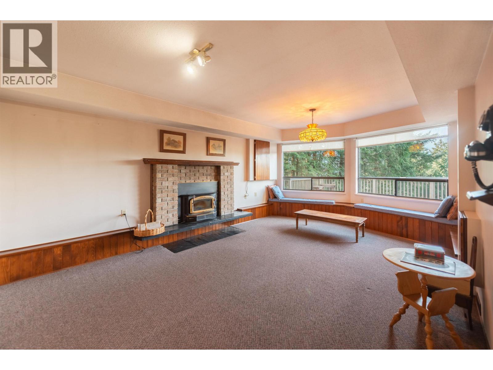 8846 REDROOFFS ROAD, Halfmoon Bay