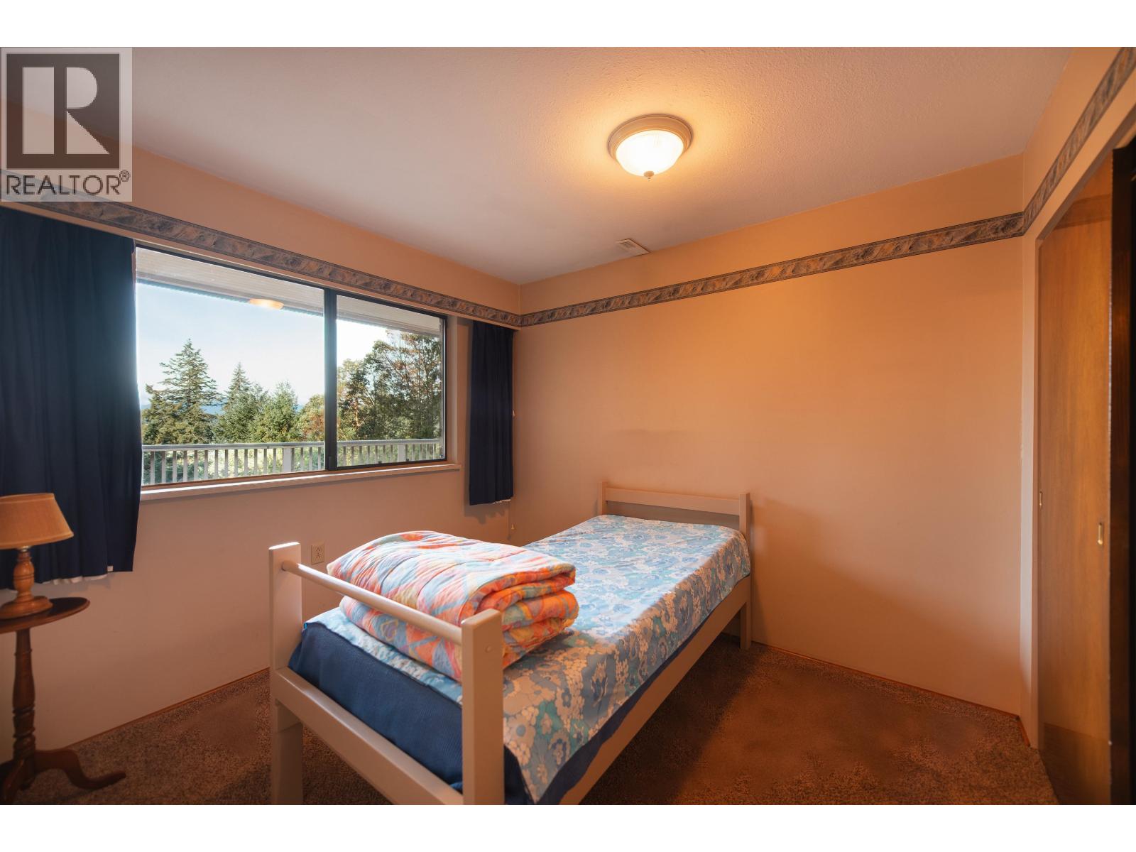 8846 REDROOFFS ROAD, Halfmoon Bay