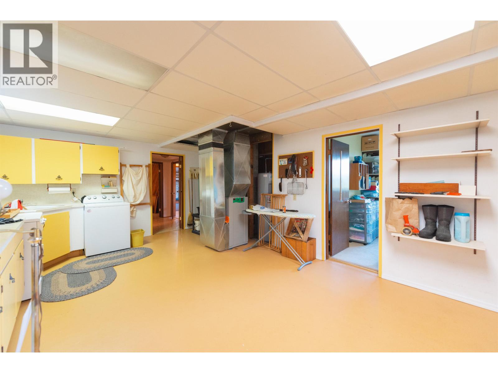 8846 REDROOFFS ROAD, Halfmoon Bay