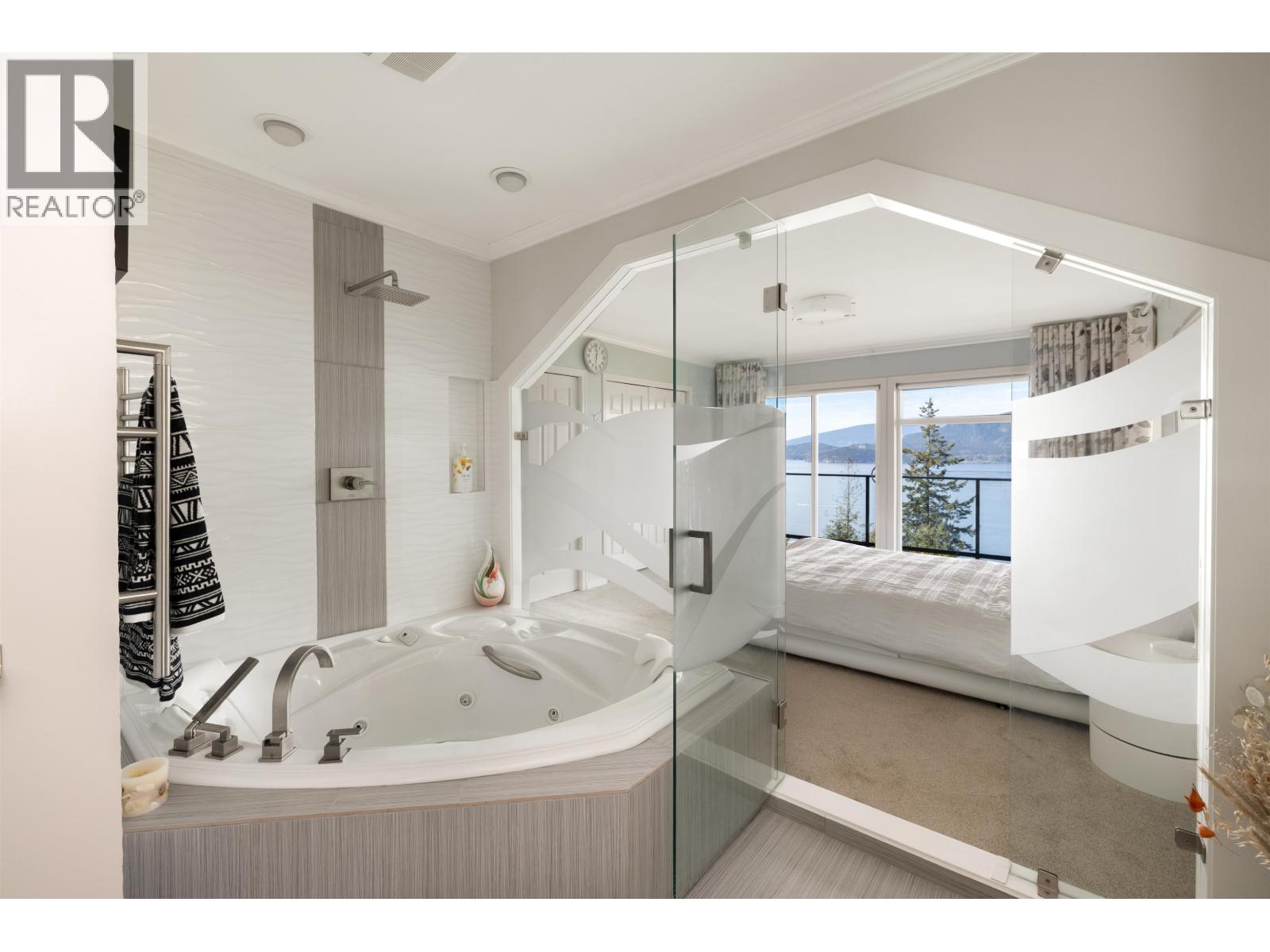 250 KELVIN GROVE WAY, Lions Bay