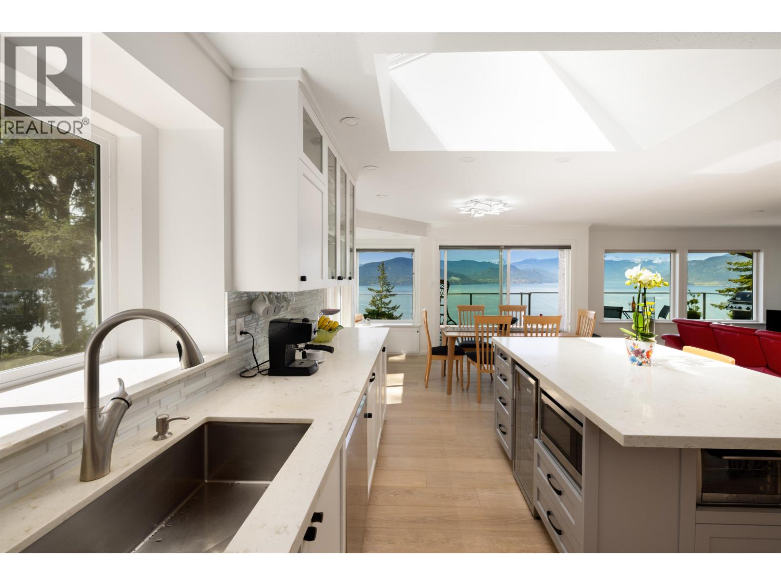 250 KELVIN GROVE WAY, Lions Bay