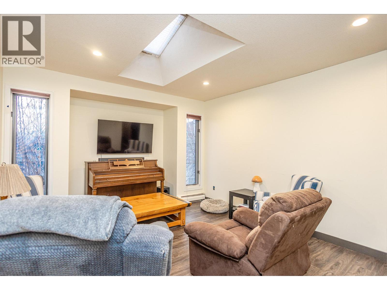 6063 Beatrice Road, Peachland