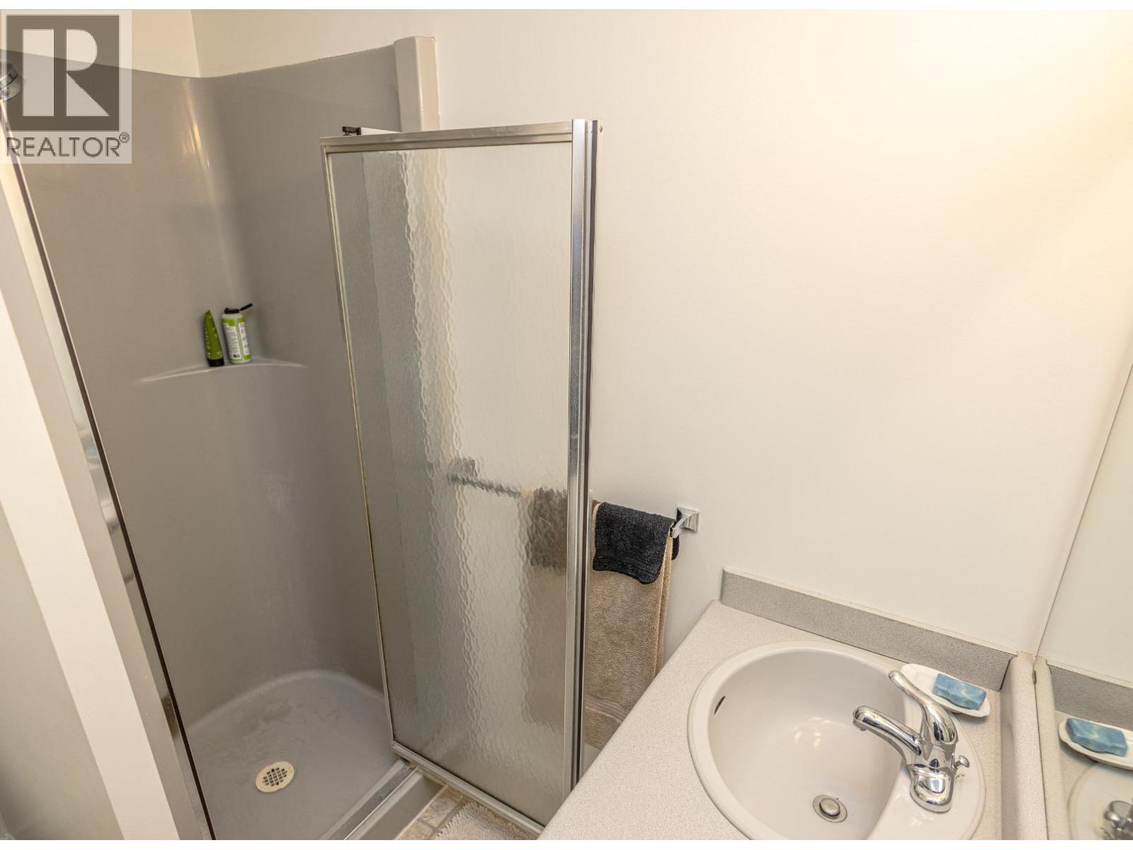 6063 Beatrice Road, Peachland