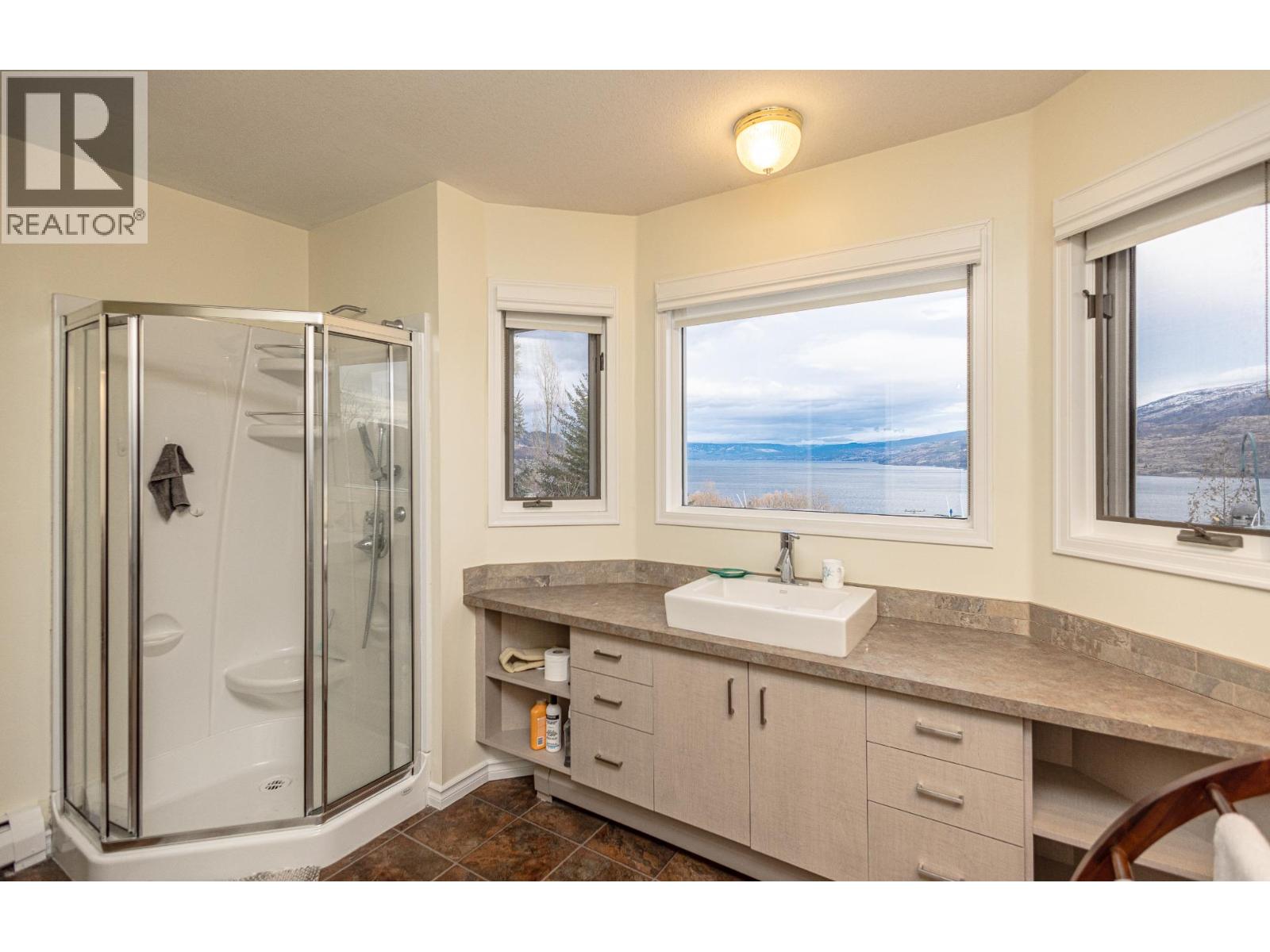 6063 Beatrice Road, Peachland