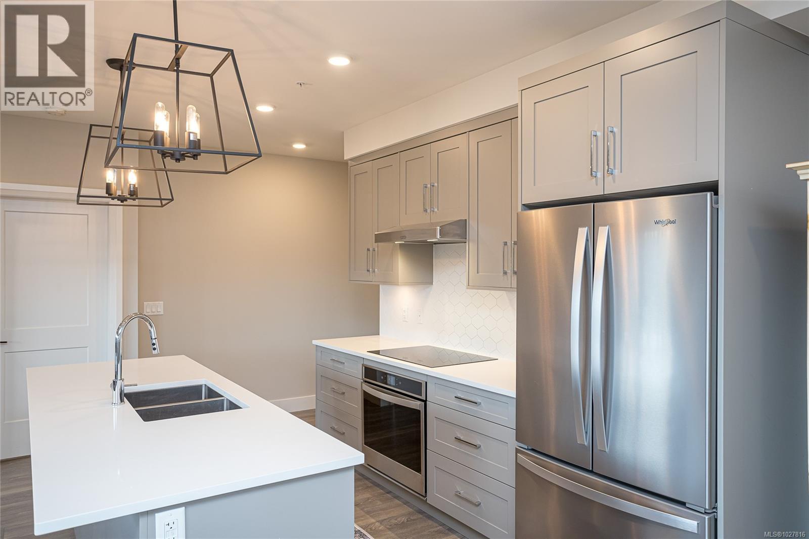 204 741 Travino Lane, Saanich