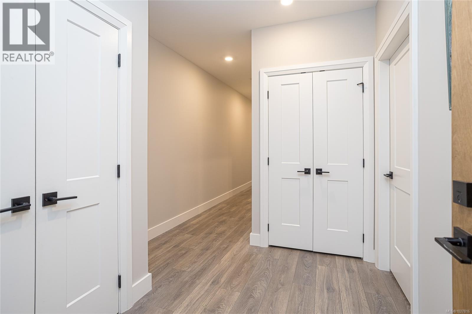 204 741 Travino Lane, Saanich