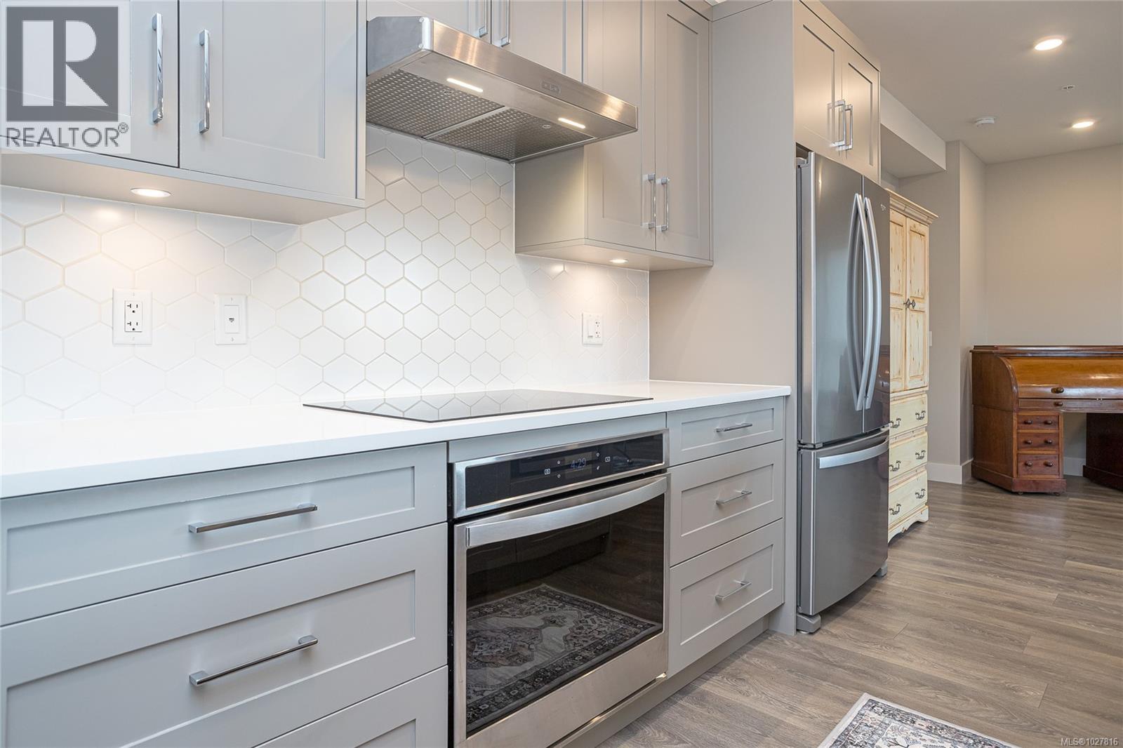 204 741 Travino Lane, Saanich