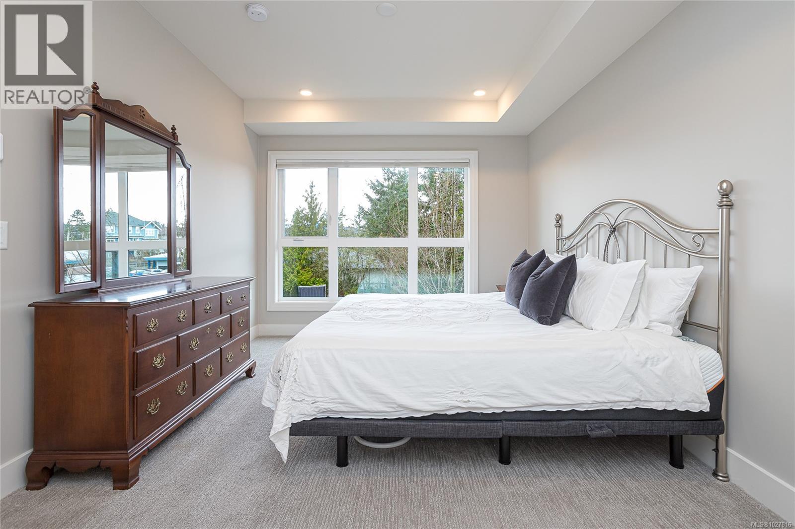 204 741 Travino Lane, Saanich