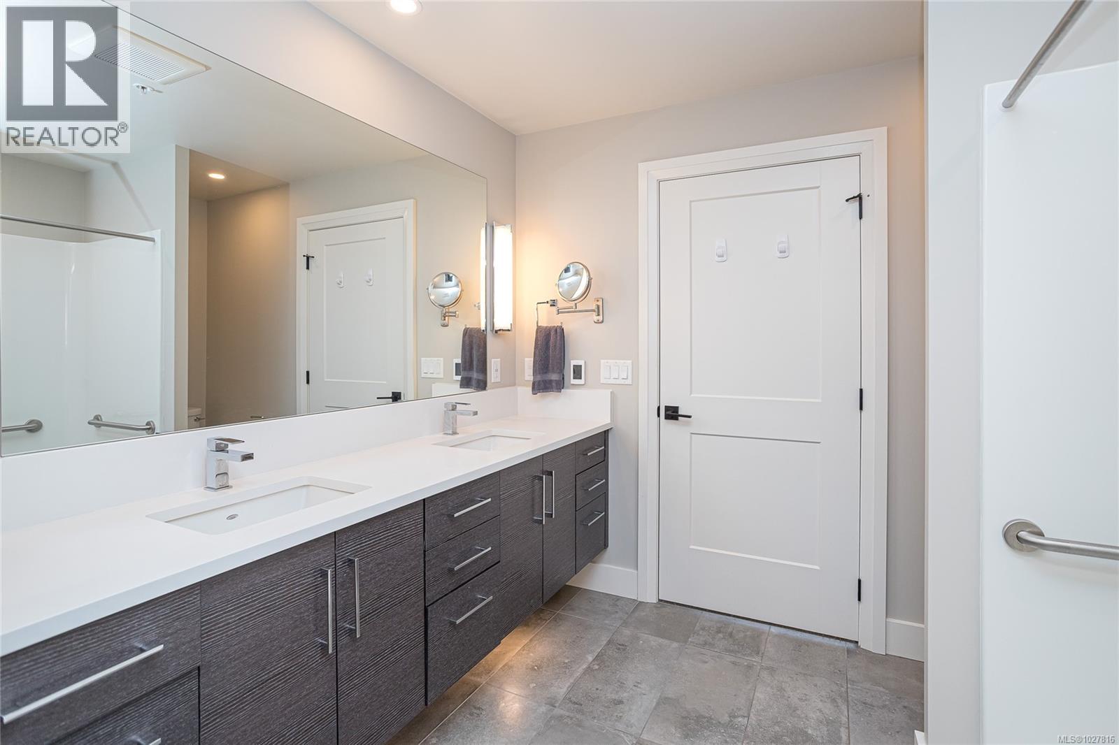 204 741 Travino Lane, Saanich