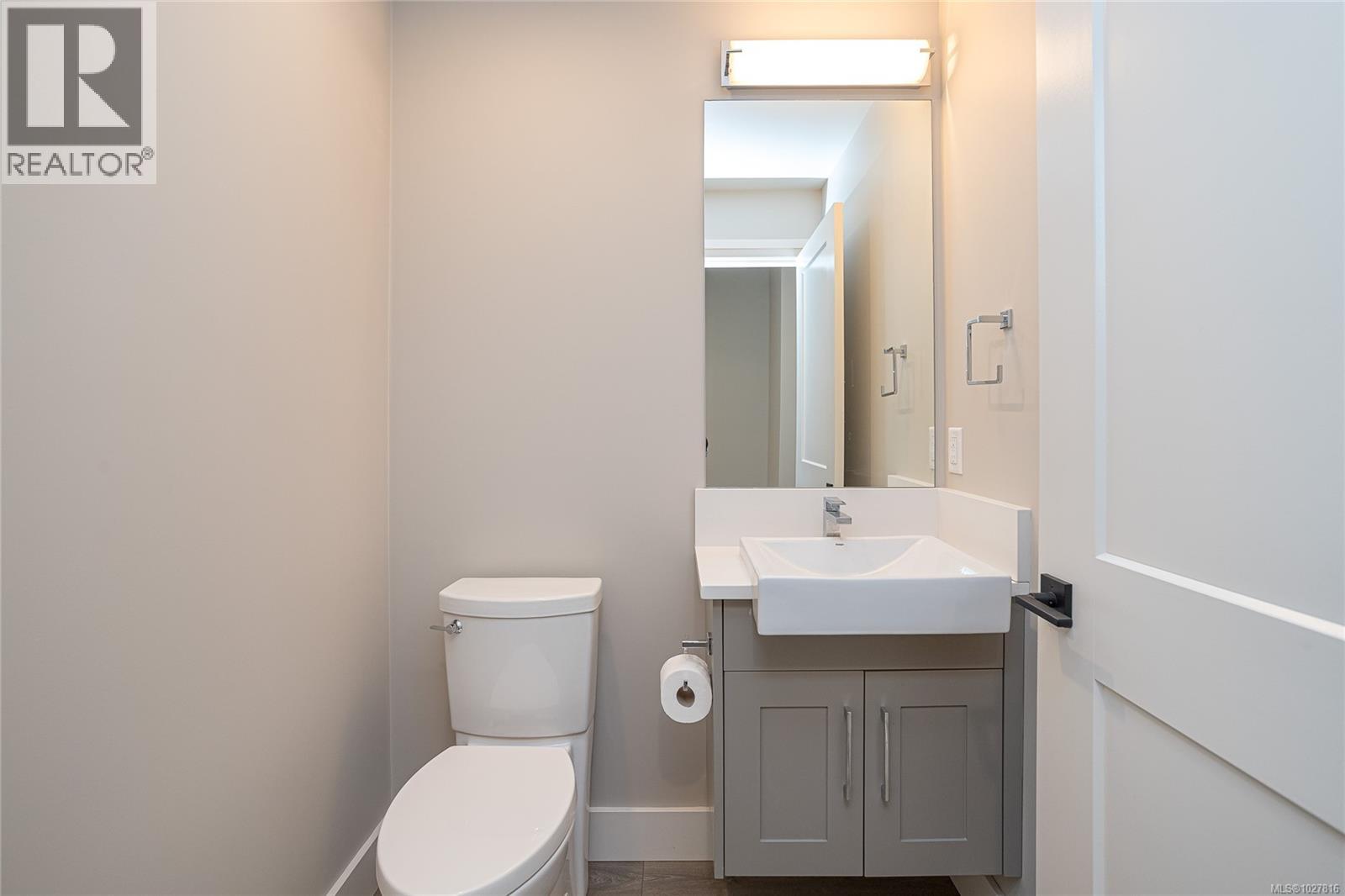 204 741 Travino Lane, Saanich