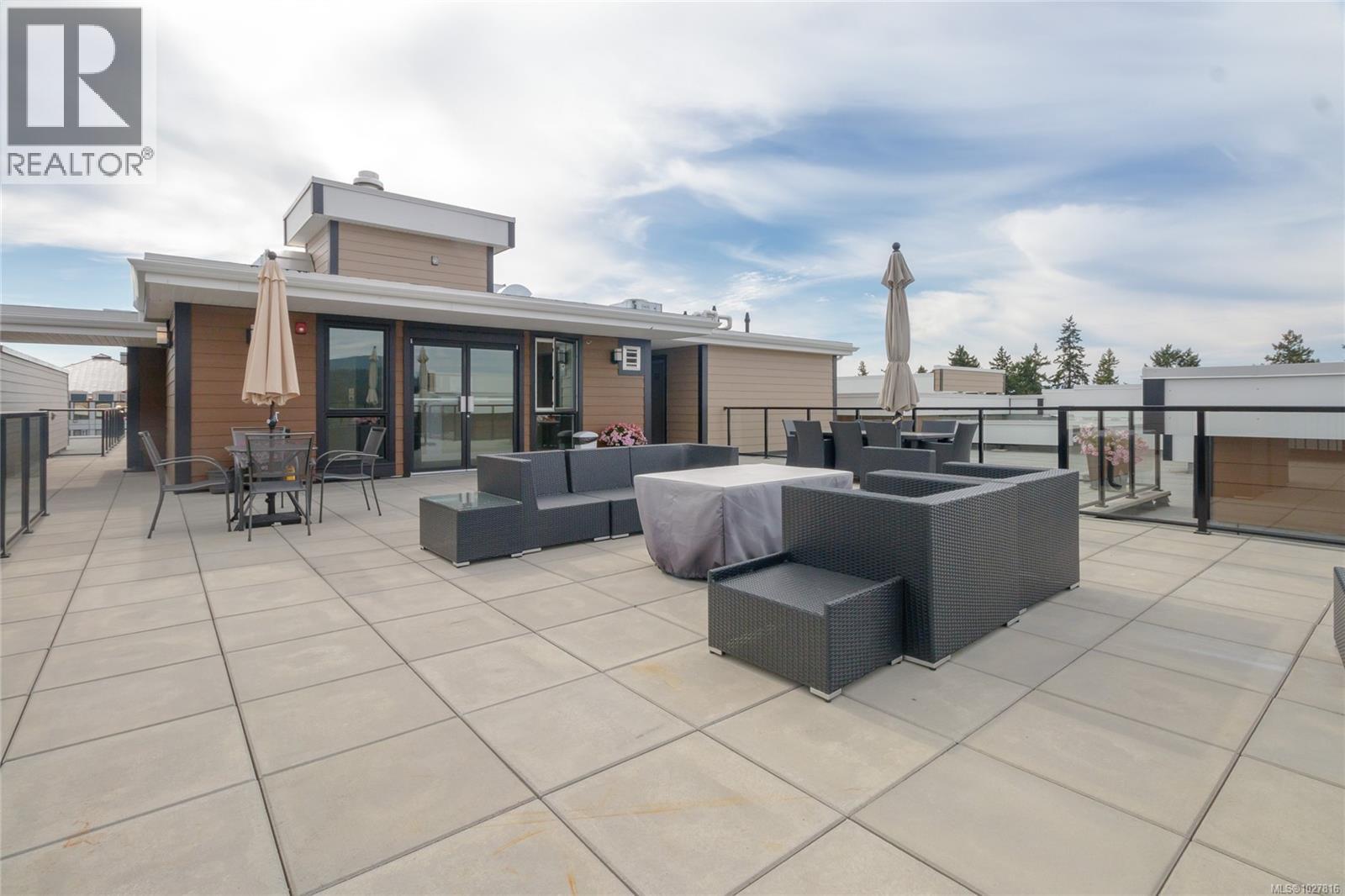 204 741 Travino Lane, Saanich