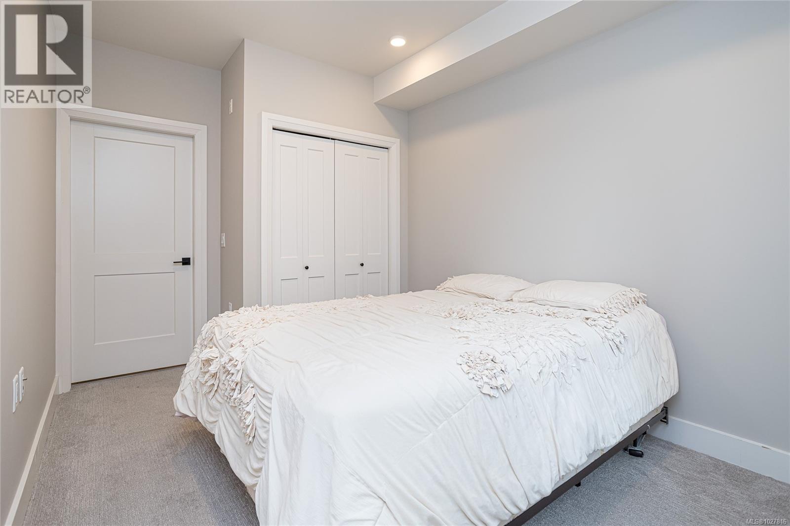 204 741 Travino Lane, Saanich