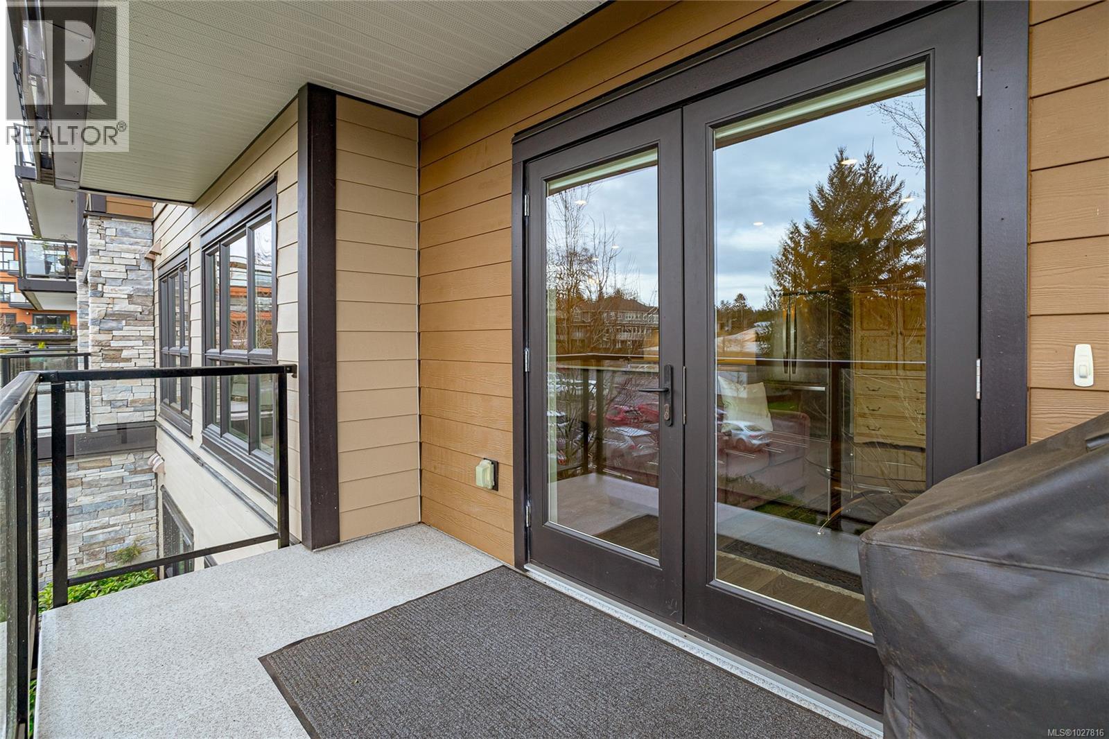 204 741 Travino Lane, Saanich