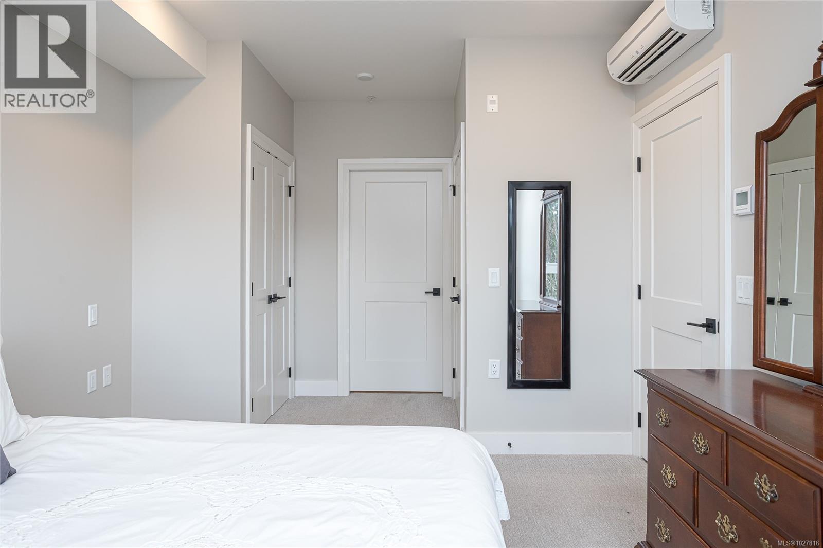 204 741 Travino Lane, Saanich