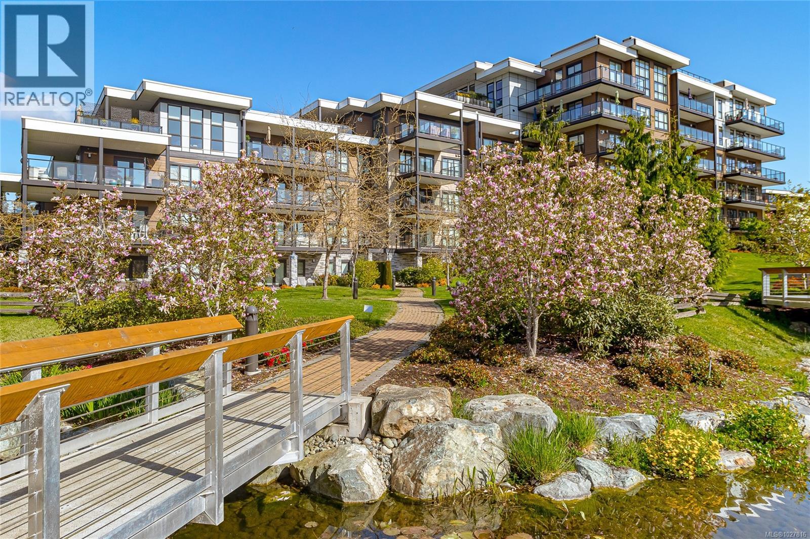 204 741 Travino Lane, Saanich