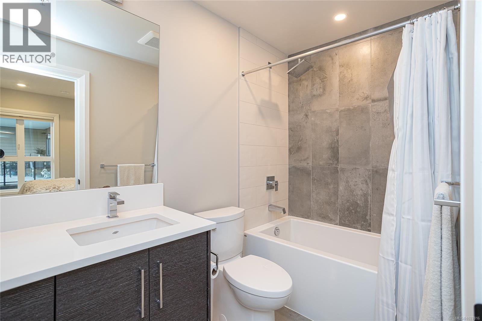 204 741 Travino Lane, Saanich