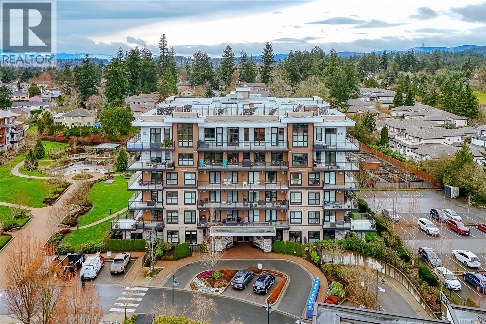 204 741 Travino Lane, Saanich