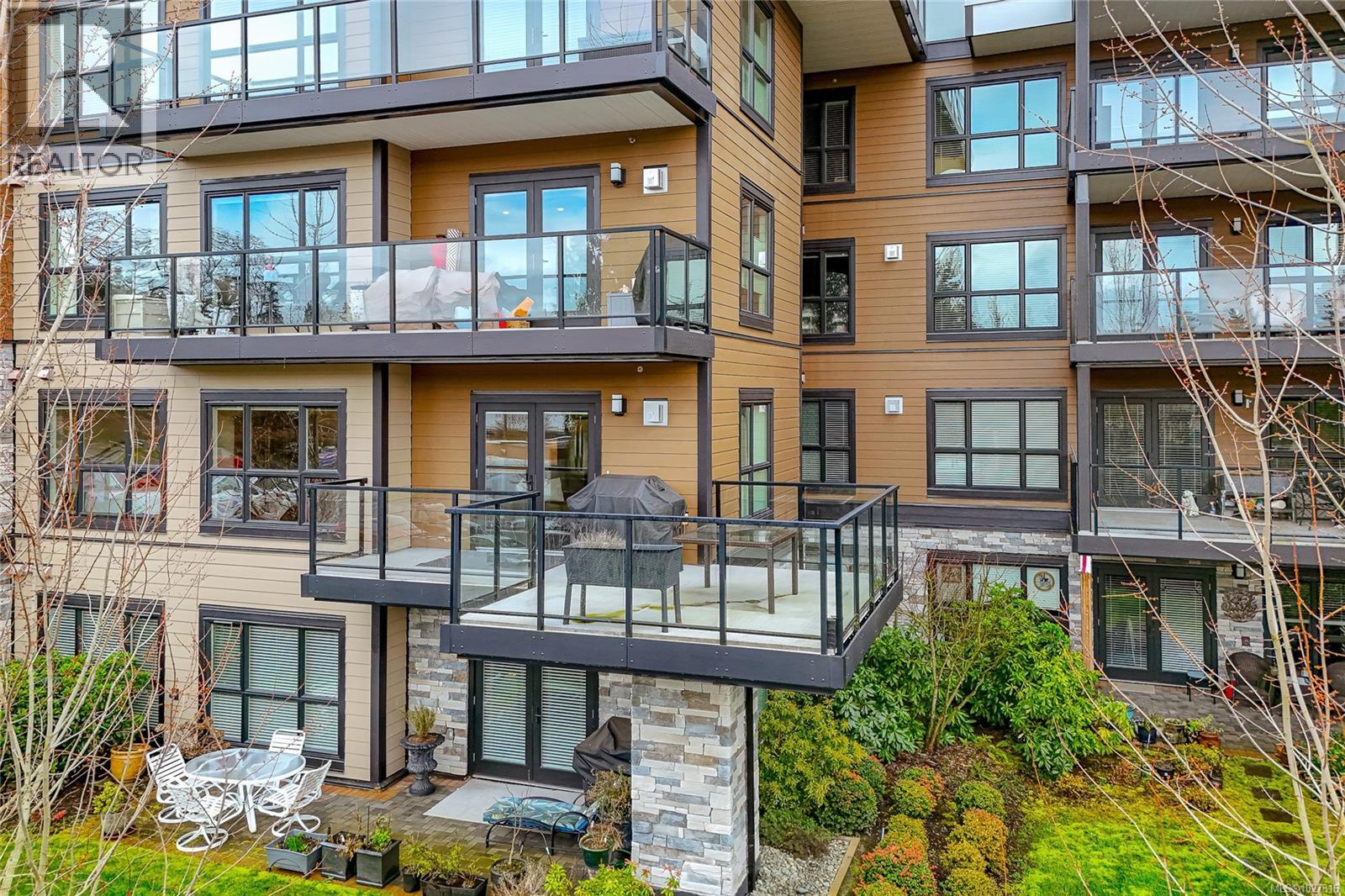 204 741 Travino Lane, Saanich