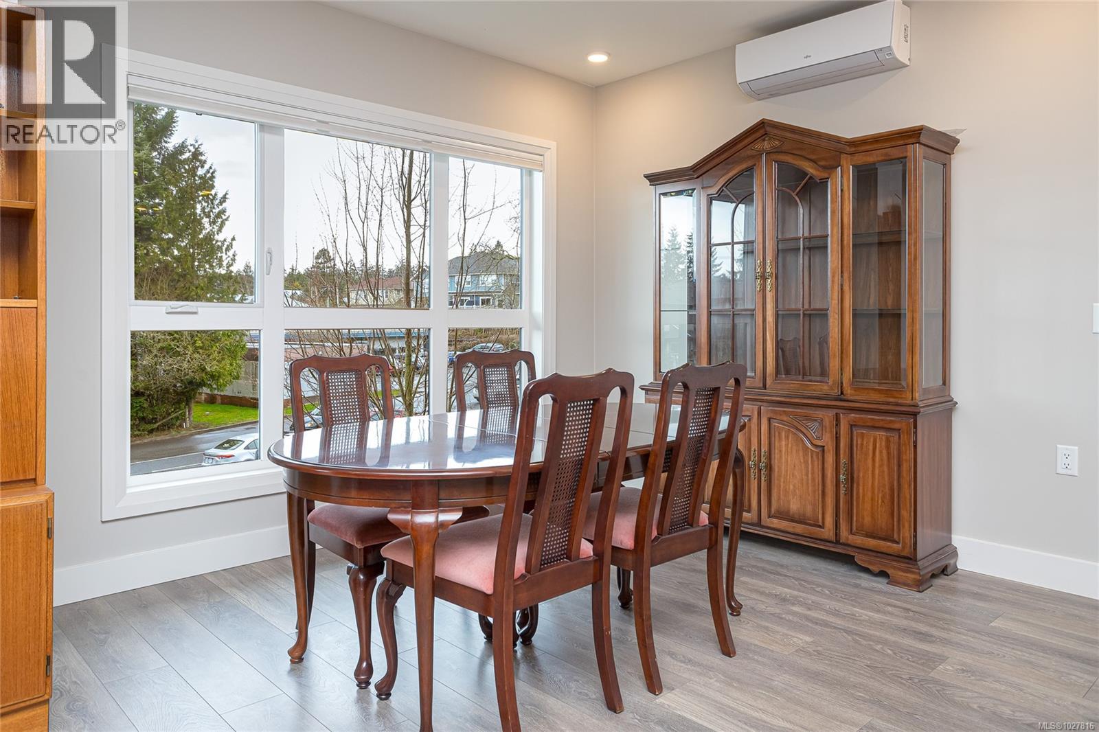 204 741 Travino Lane, Saanich