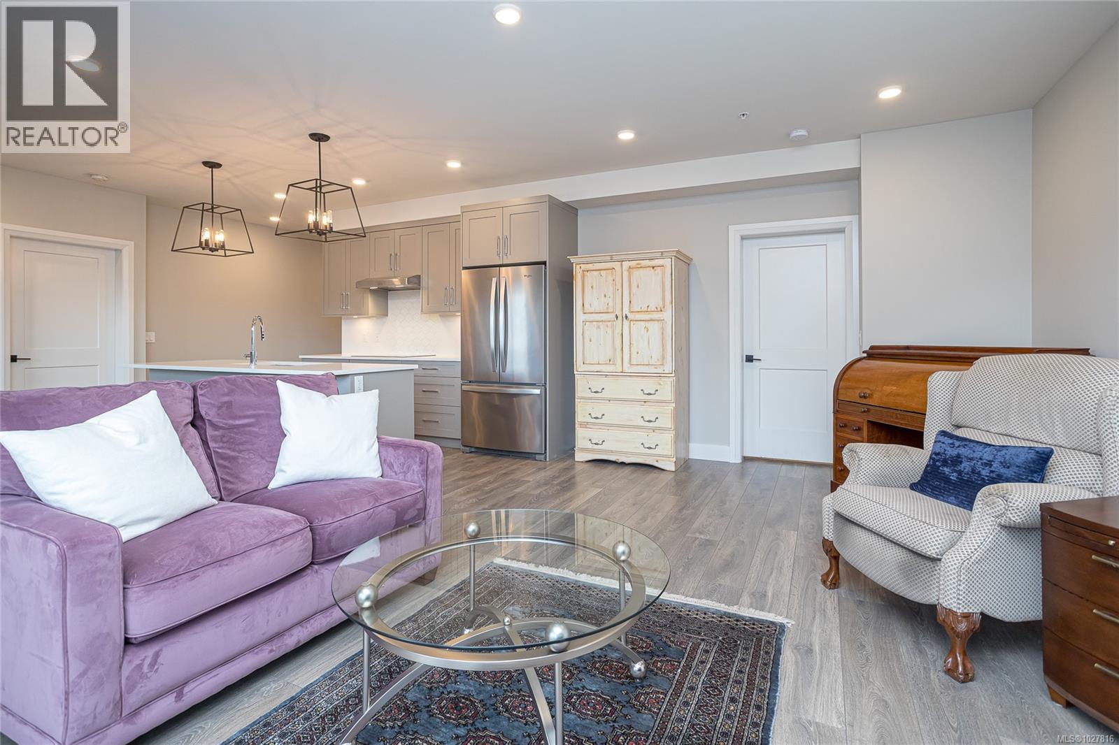 204 741 Travino Lane, Saanich