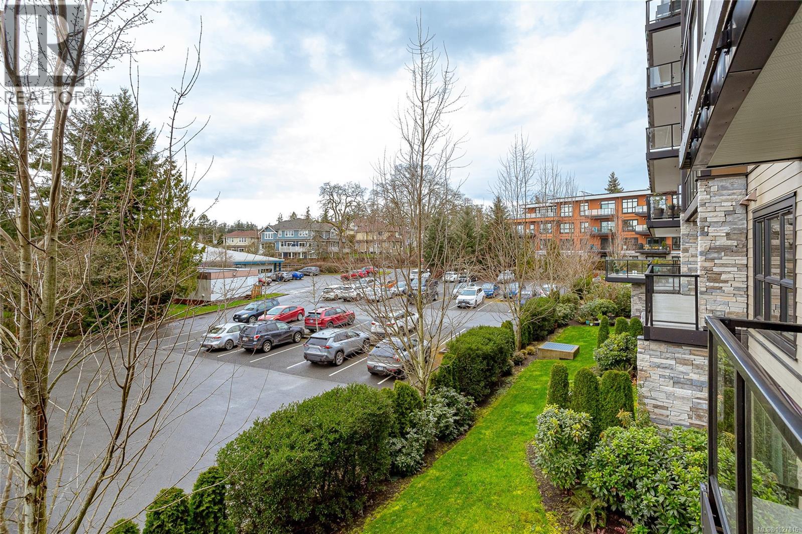 204 741 Travino Lane, Saanich