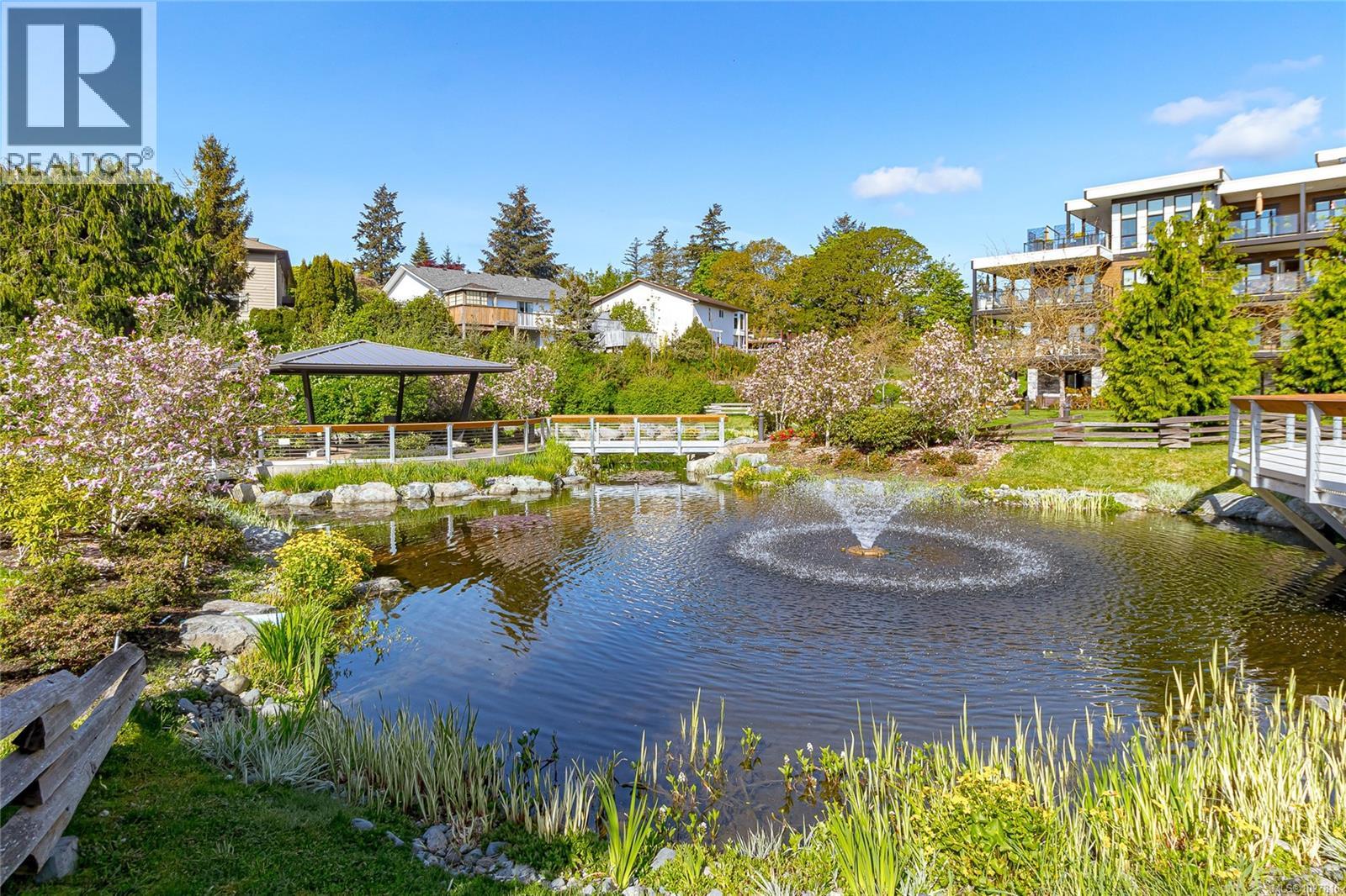 204 741 Travino Lane, Saanich