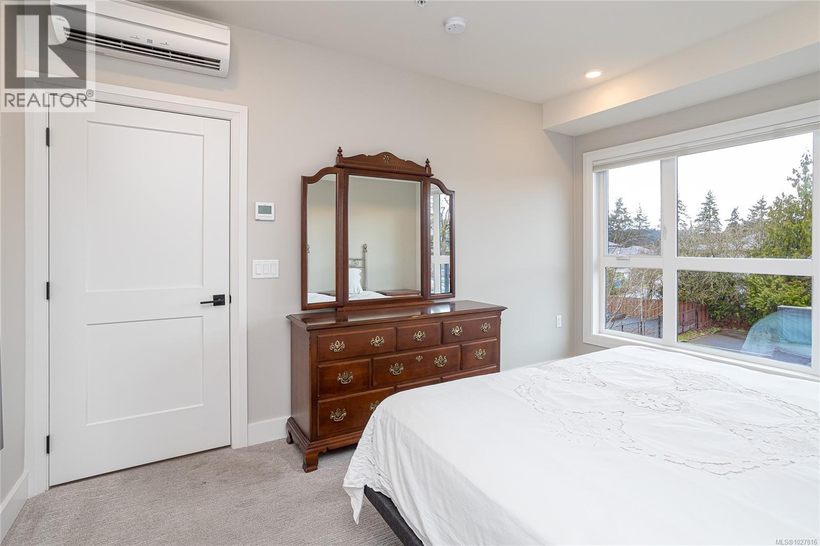 204 741 Travino Lane, Saanich