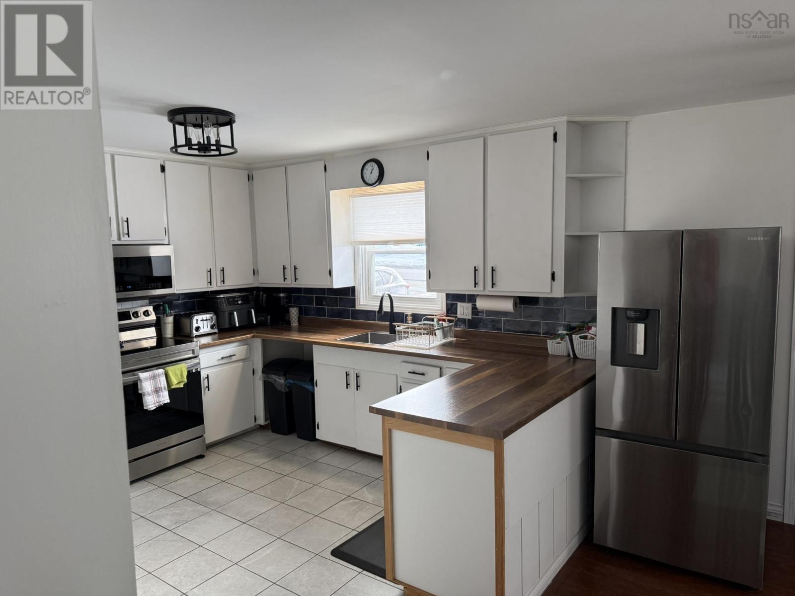 Property 20 of 41 of 72 Hibernia Street