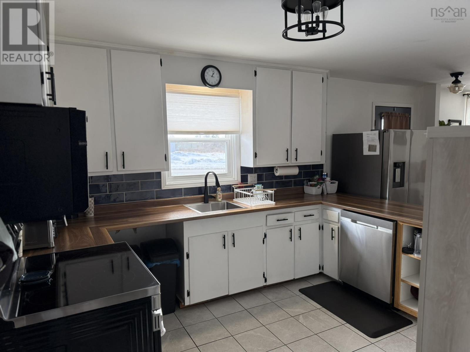 Property 22 of 41 of 72 Hibernia Street