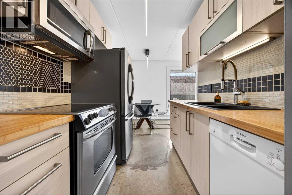 
          128 15 Avenue Southwest
            <br/>
            <span>Calgary</span>
            , 
            <span>AB</span>
             <span>T2R0P5</span>
         - Photo 18