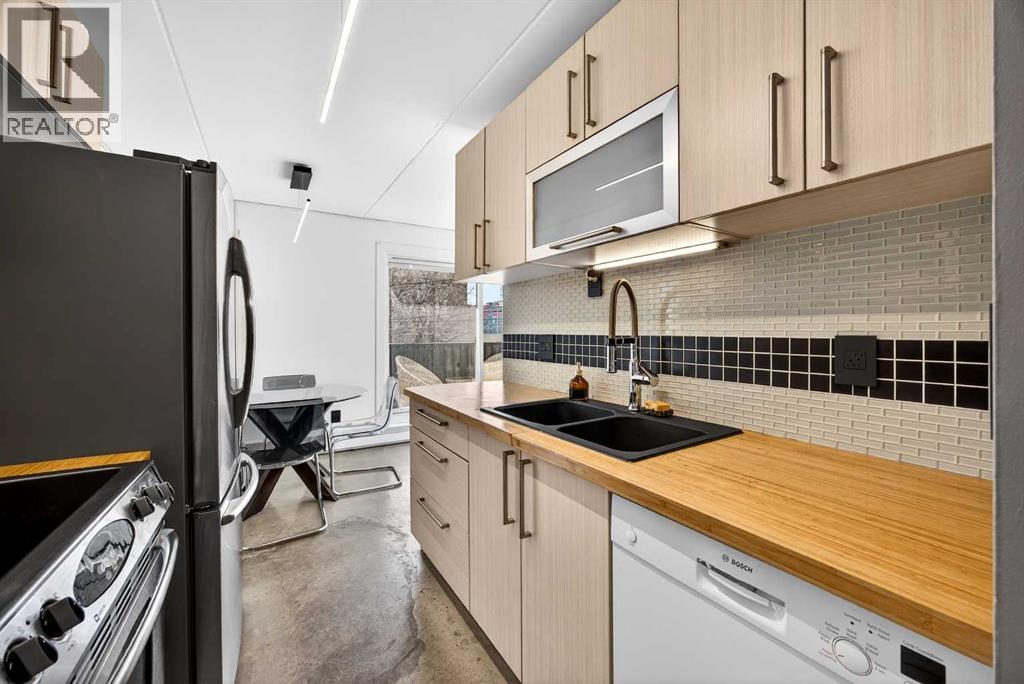 
          128 15 Avenue Southwest
            <br/>
            <span>Calgary</span>
            , 
            <span>AB</span>
             <span>T2R0P5</span>
         - Photo 17