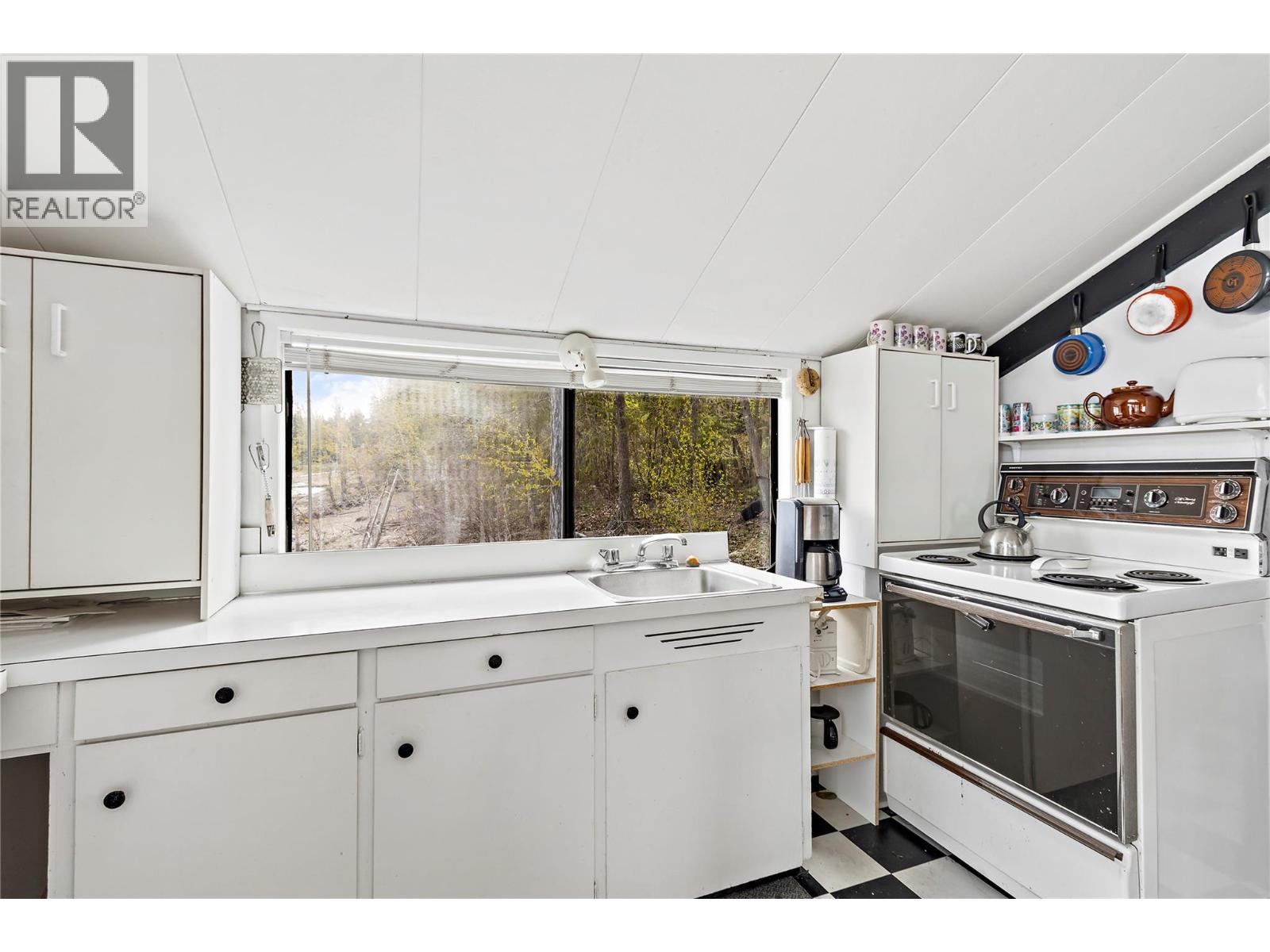 1665 Blind Bay Road, Blind Bay